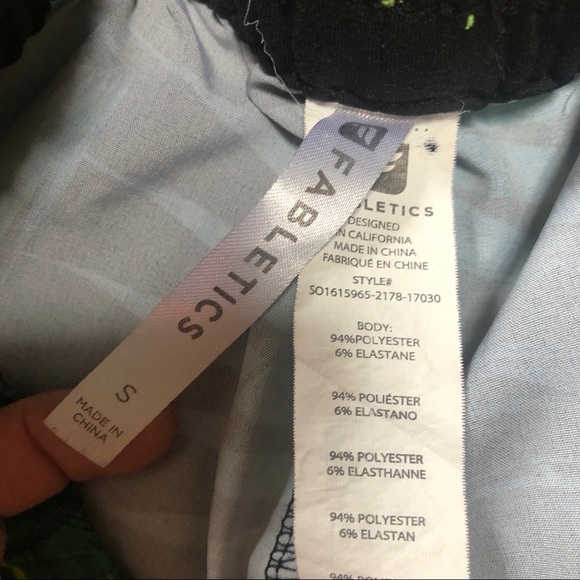 Fabletics green running / work out shorts - Picture 2 of 4